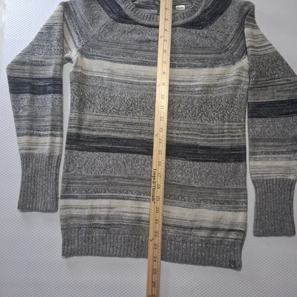 Womens Gray Striped Sweater - Picture 5 of 9